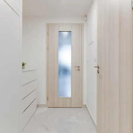 Brand-new, Equipped Near The Metro Apartamento