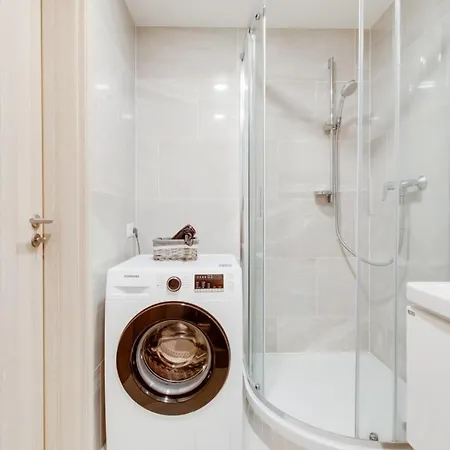 Daire Brand New With Patio - Near Metro & Shopping Mall
