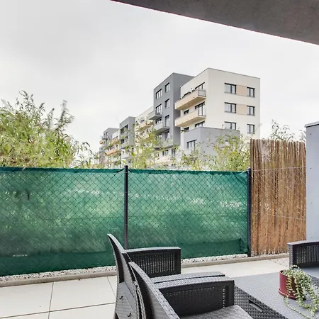 Daire Brand New With Patio - Near Metro & Shopping Mall *