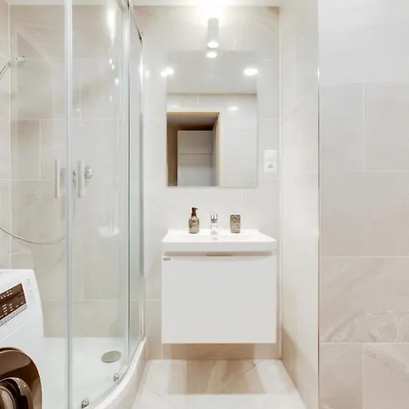 Daire Brand New With Patio - Near Metro & Shopping Mall