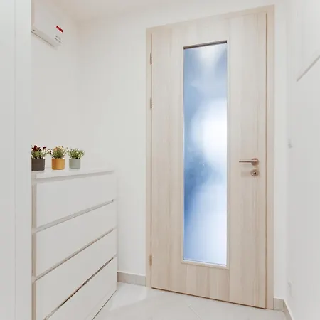 Appartement Brand New With Patio - Near Metro & Shopping Mall