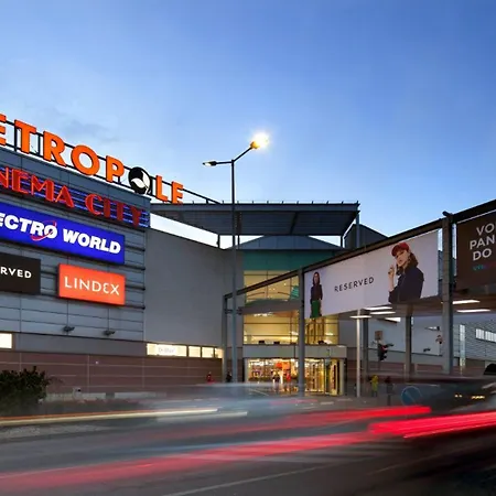 Brand New With Patio - Near Metro & Shopping Mall * Praga