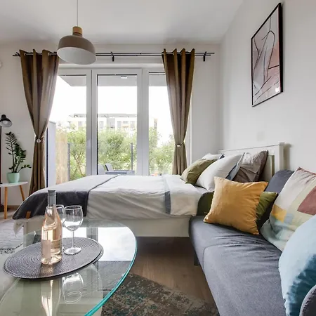 Appartamento Brand New With Patio - Near Metro & Shopping Mall Praga