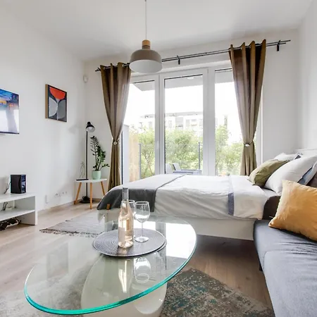 Brand New With Patio - Near Metro & Shopping Mall * Praga