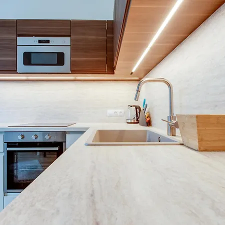 Appartamento Brand New With Patio - Near Metro & Shopping Mall *