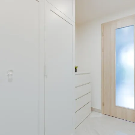 Brand New With Patio - Near Metro & Shopping Mall * Praga