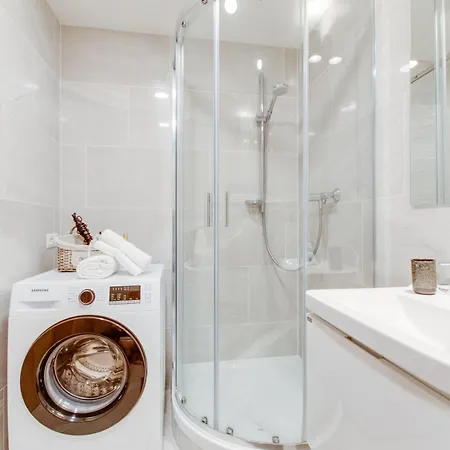 Brand New With Patio - Near Metro & Shopping Mall Appartamento *