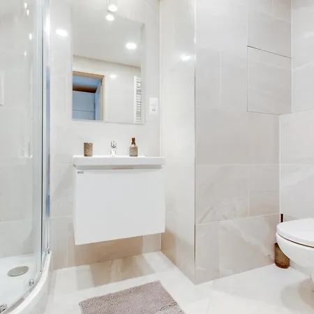 Appartamento Brand New With Patio - Near Metro & Shopping Mall *