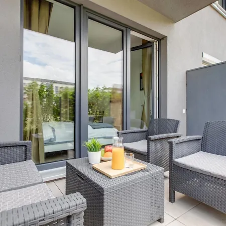 Brand New With Patio - Near Metro & Shopping Mall Praga