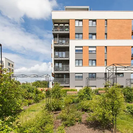 Brand New With Patio - Near Metro & Shopping Mall Appartamento