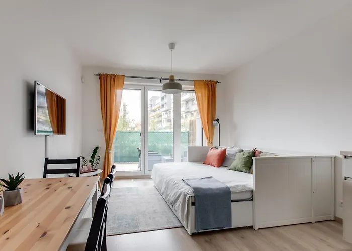 Apartment Brand New With Patio - Near Metro & Shopping Mall