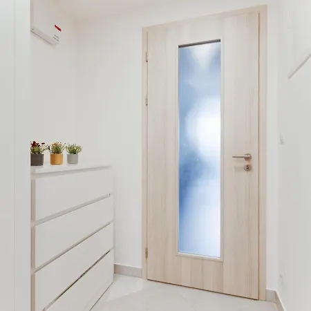 Brand-new, Equipped Near The Metro Daire