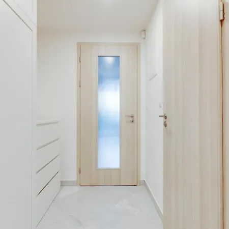 Daire Brand-new, Equipped Near The Metro Prag