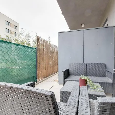 Brand-new, Equipped Near The Metro Daire *