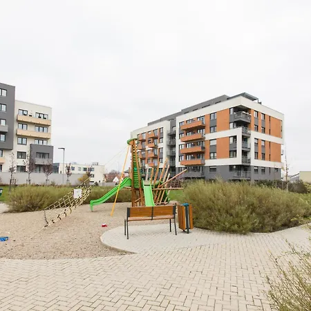 Brand New With Patio - Near Metro & Shopping Mall Διαμέρισμα